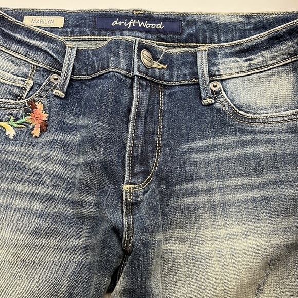 Driftwood Embroidered Floral Marilyn MID Rise NWT Size 27 - Picture 15 of 16